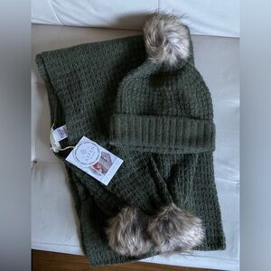 Aspen Pom Hat and Scarf Set